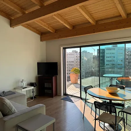 I Trindade - In The Heart - Metro Apartment *